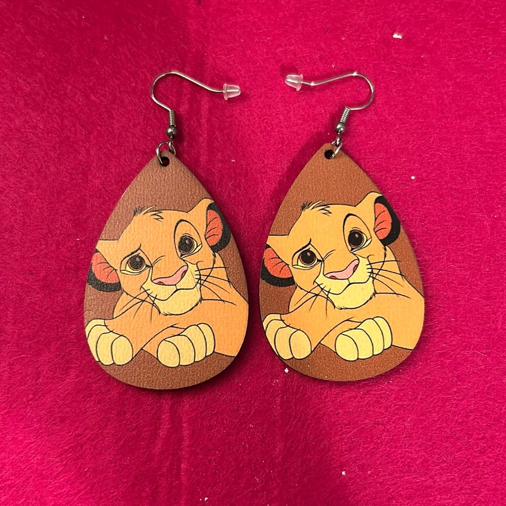 Simba wood dangle earrings